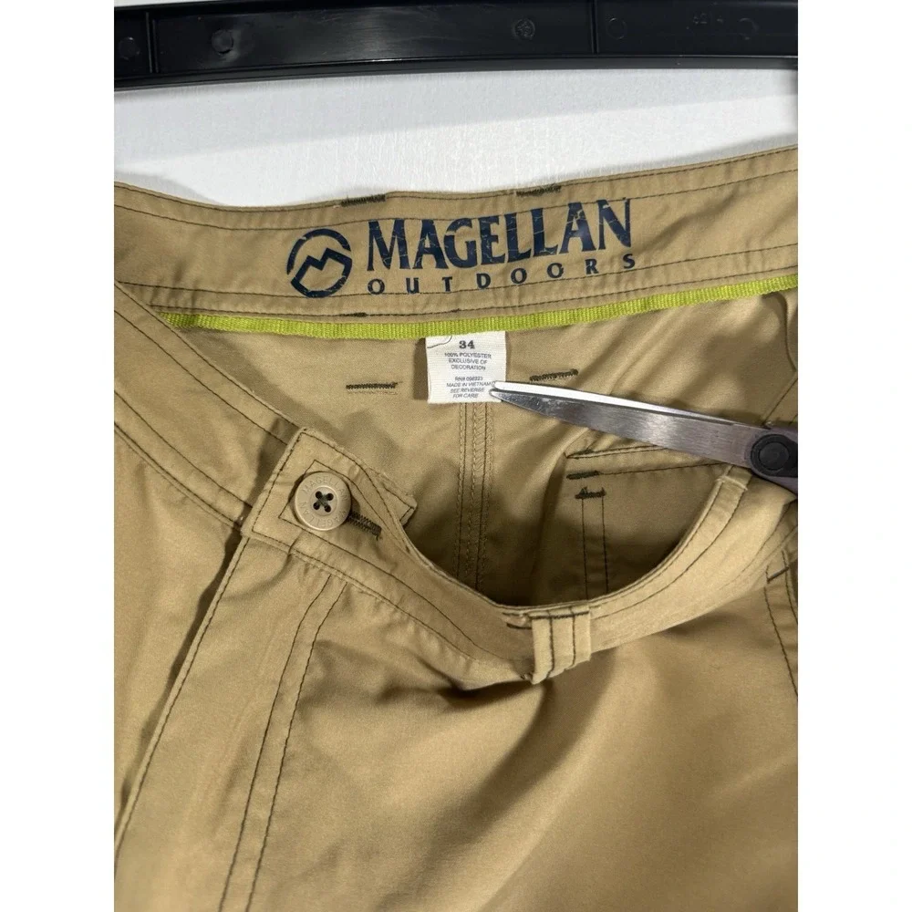 Men's Magellan Khaki Cargo Shorts, Size 34‎